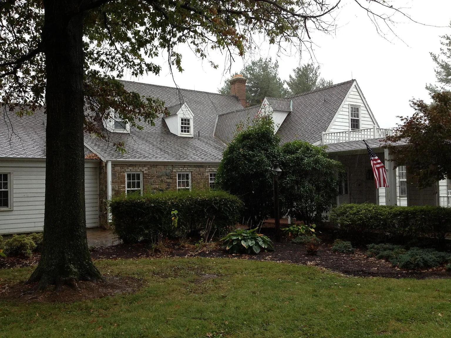 4 bed, 2.5 bath, 6332 sqft, $4,000 — Photo 1