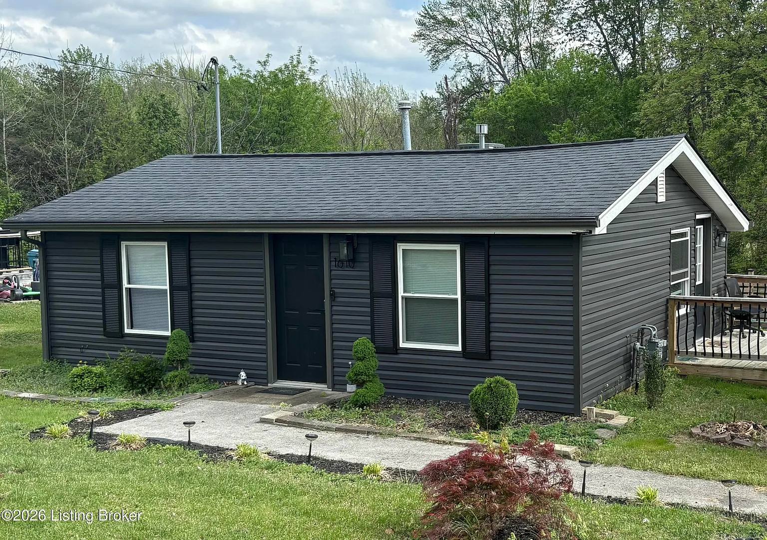 1610 Cherry Ln photo 1