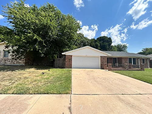1605 Miranda Ave Photo 1