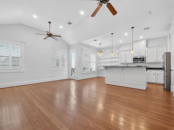 5th image of 1042 W 25th St Unit A