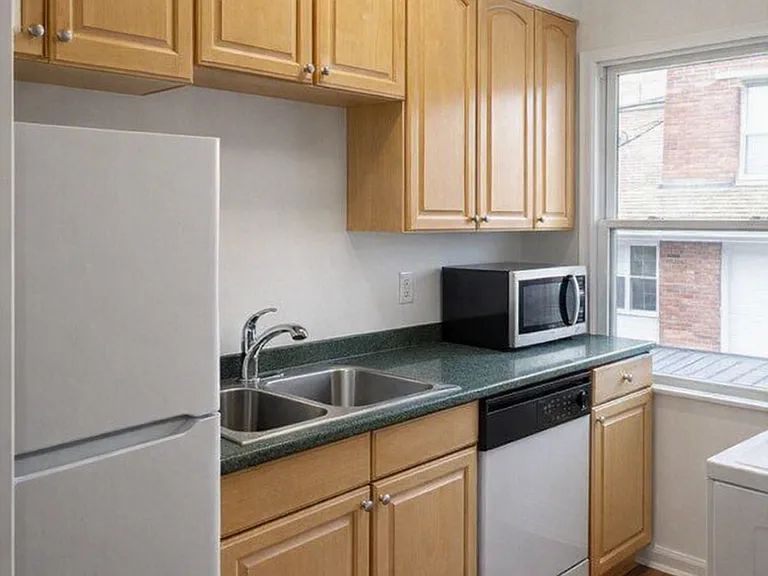 305 Milbank Ave #3 — Photo 13