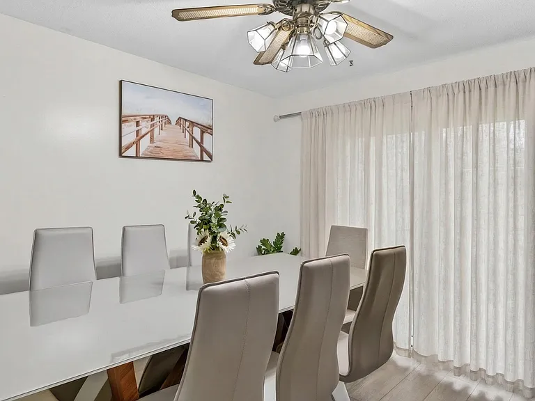 2429 Lawrence Ave — Photo 4