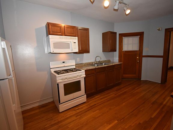 3rd image of 3438 Shenandoah Ave #40
