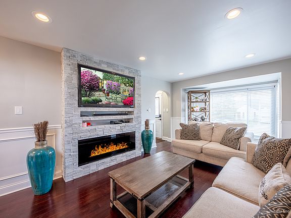 5th image of 9221 Sproat Ave