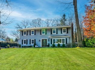 23 Tree Hollow Ln, Dix Hills, NY 11746