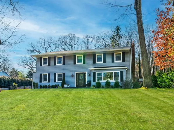 23 Tree Hollow Lane, Dix Hills, NY 11746