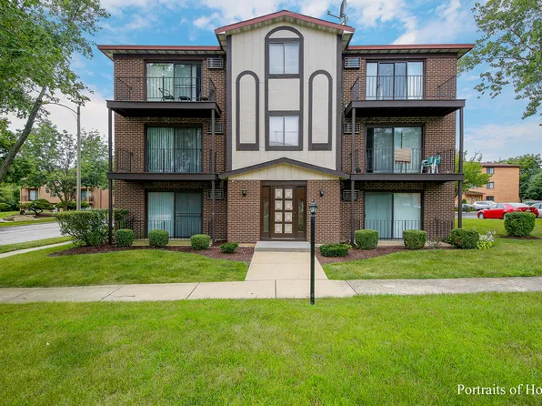 624 W 65th St APT 6, Westmont, IL 60559