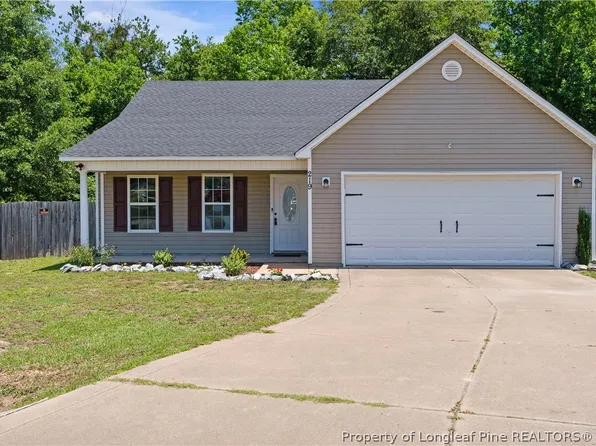 219 Quarry Ln, Raeford, NC 28376