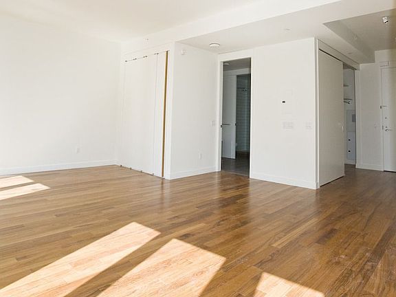 3rd image of 15 William St #26D1