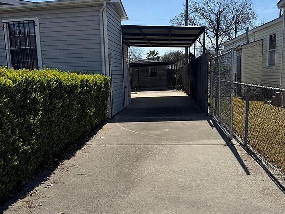 3rd image of 818 Cavalier Ave