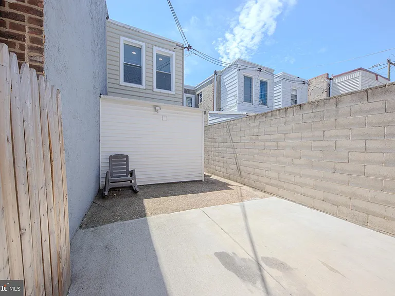 2059 E Ontario St — Photo 13