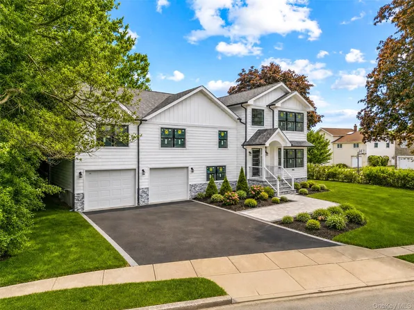 2 Circle Drive, Syosset, NY 11791