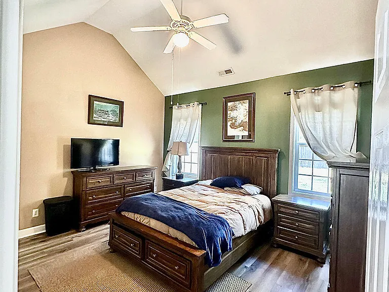 425 N Belvedere Dr — Photo 25