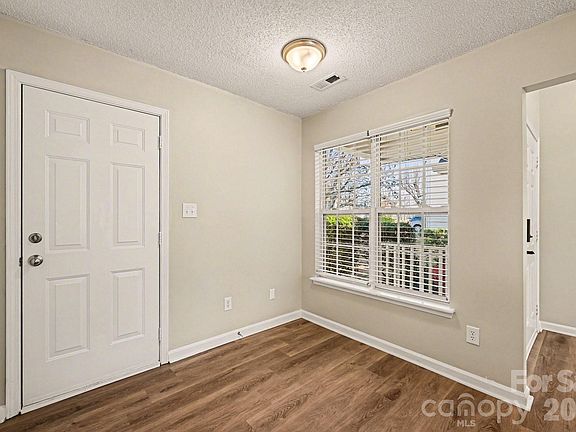 3rd image of 4271 Maybrook Ct SW