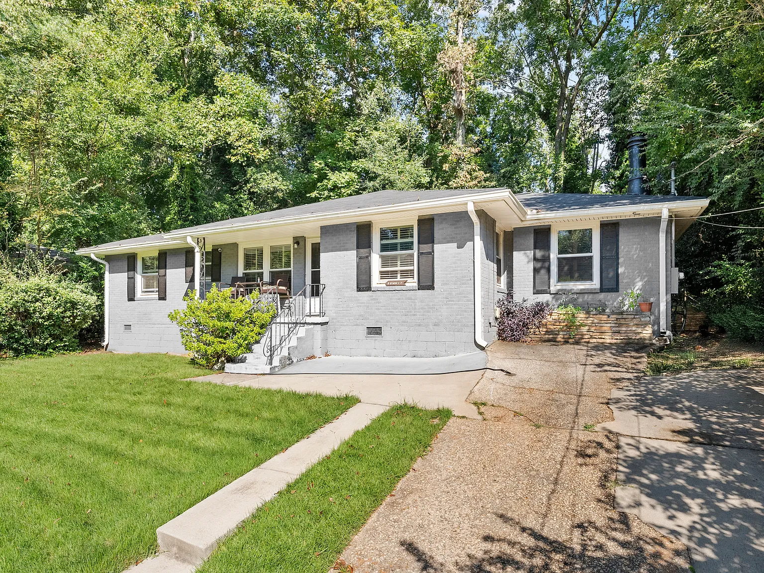 3 bed, 1.5 bath, 1359 sqft, $2,375 — Photo 2
