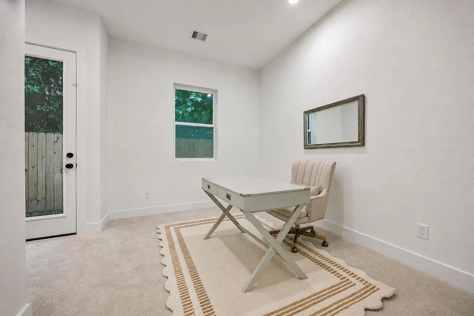 3 bed, 3.5 bath, 1950 sqft, $2,350 — Photo 3