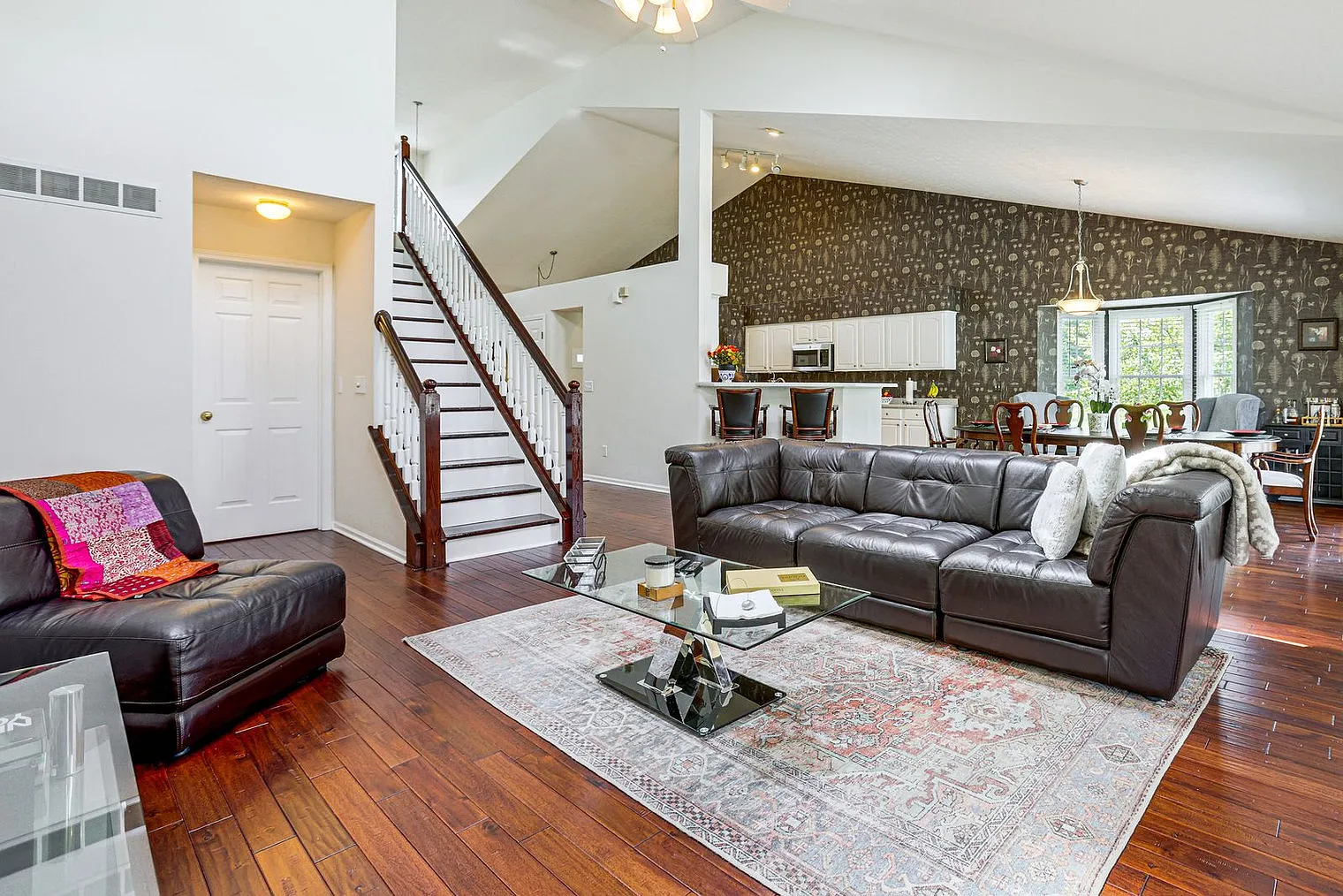 3 bed, 2.0 bath, 2497 sqft, $4,744 — Photo 3