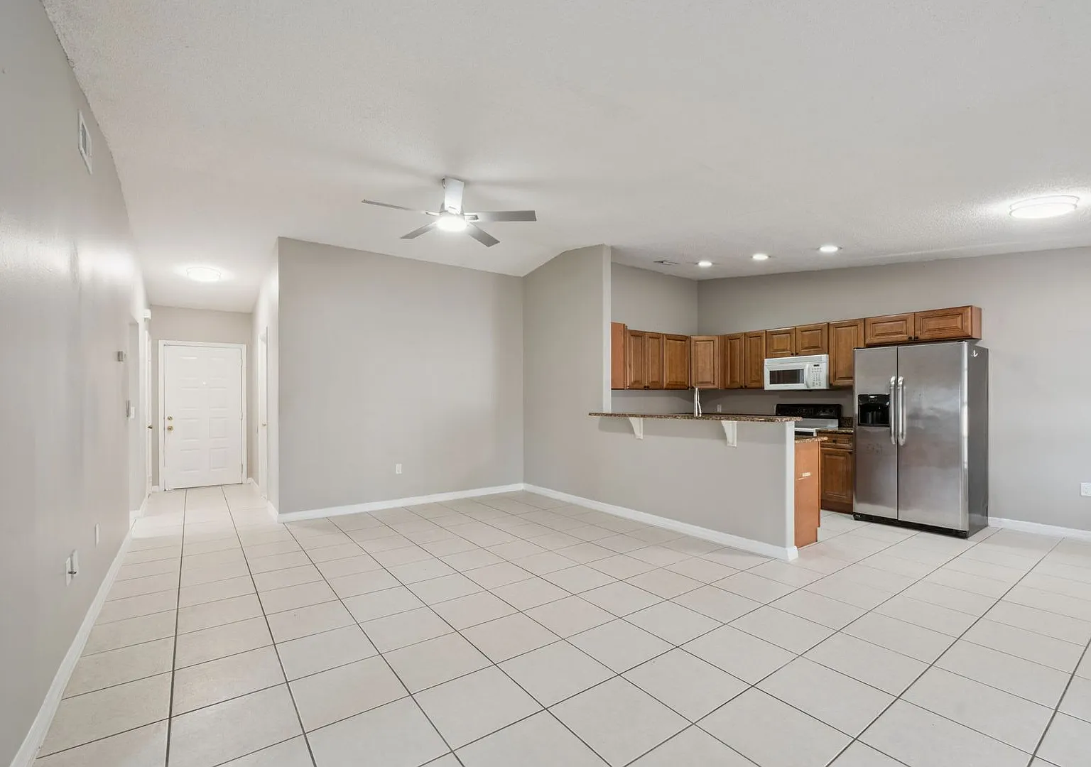 3 BR / 2 BA Home In Royal Manor Villas — Photo 3