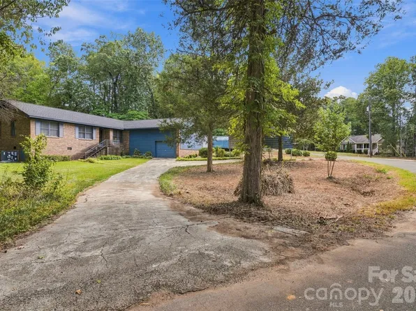5559 Hillsdale St, Fort Lawn, SC 29714