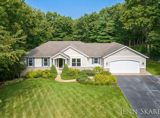 8718 Camelot Dr NE, Rockford, MI 49341