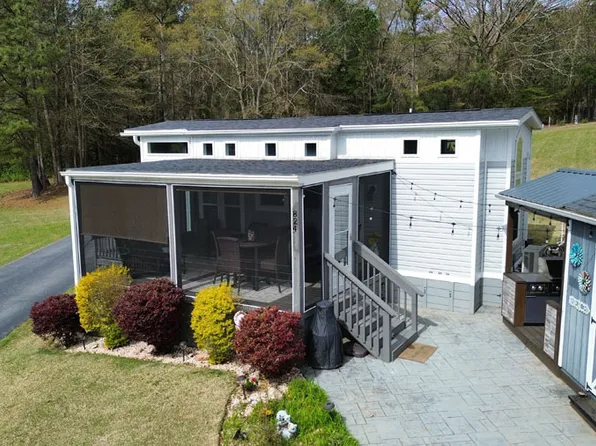 824 S Fleetwood Ln, Fair Play, SC 29643