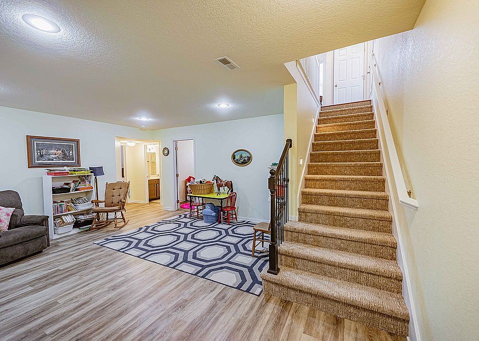 1st image of 833 NE Cherry Plum Dr