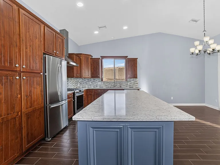 2792 S Aurora Ave — Photo 10