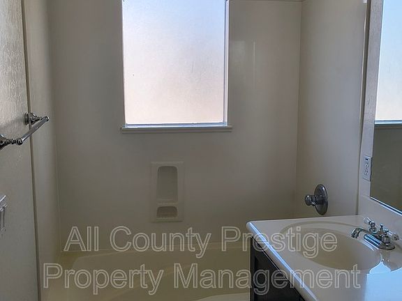 5th image of 815 E Rose Ln Unit 110