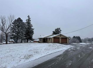 101 Meadow Dr, Wellsburg, WV 26070