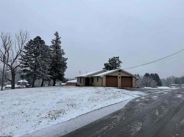 101 Meadow Dr, Wellsburg, WV 26070