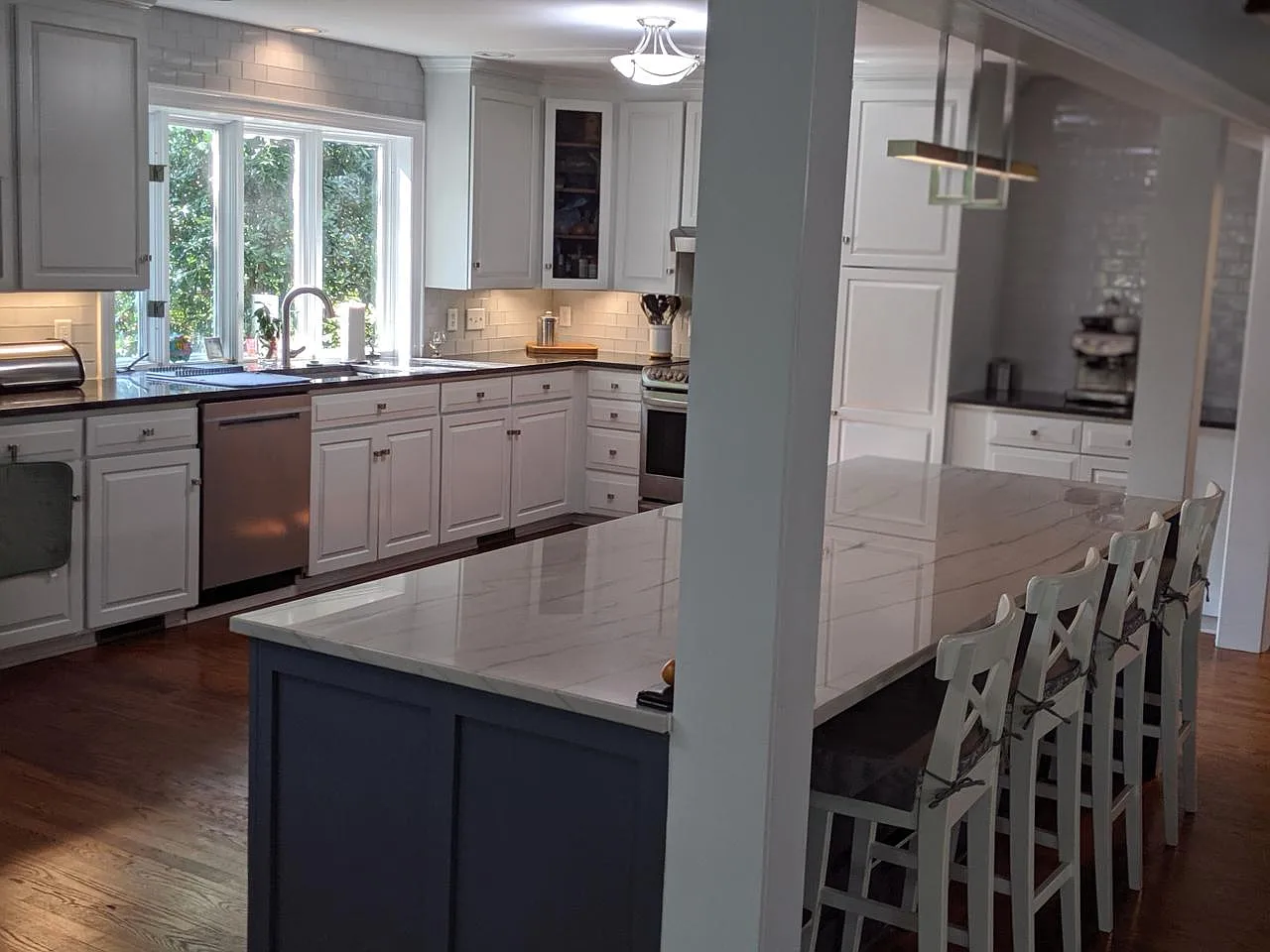 5 bed, 4.5 bath, 4250 sqft, $4,700 — Photo 2