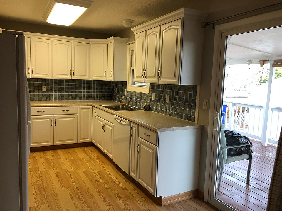 Eat In Kitchen walks out to covered patio