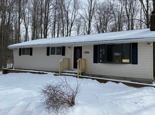 1072 Knollwood Dr, Tobyhanna, PA 18466