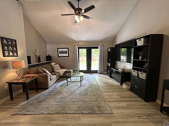 4th image of 3007 Creekwood Dr