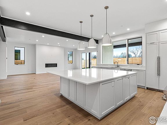 5th image of 2155 Vine Ave