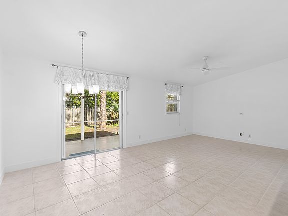 5th image of 227 W Riverside Dr