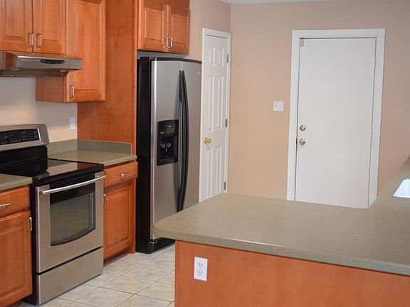 5th image of 465 W Park Dr