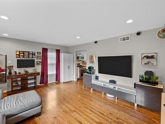 4th image of 1244 S Marlborough Ave