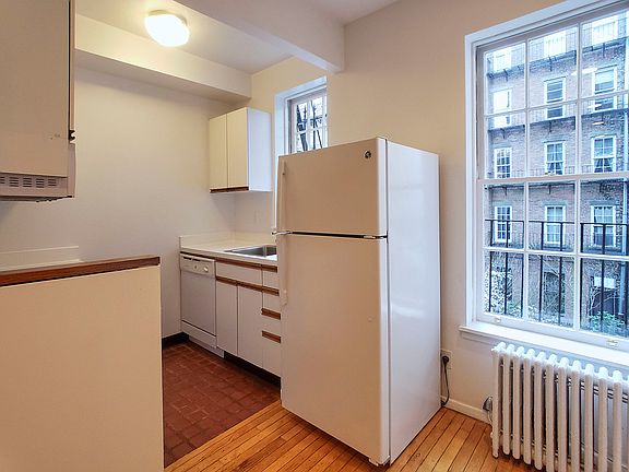3rd image of 308 E 82nd St APT 2W