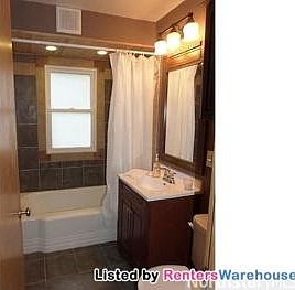 5th image of 239 Macarthur St W