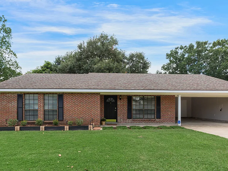 118 Village Green Dr — Photo 1