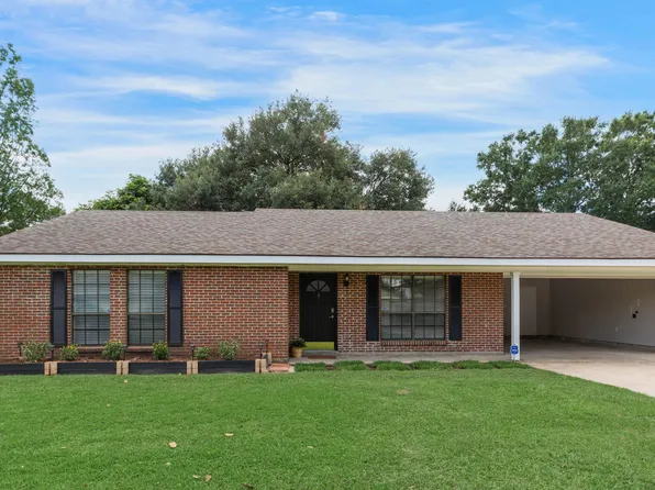 118 Village Green Dr, Youngsville, LA 70592