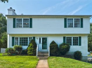 18 Chin Clift Trl, West Haven, CT 06516