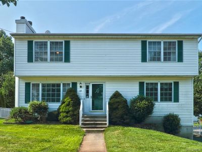18 Chin Clift Trl, West Haven, CT, 06516