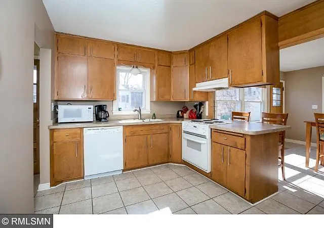 2948 Zarthan Ave S — Photo 5