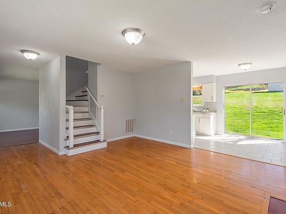 4th image of 9312 Barrington Blvd