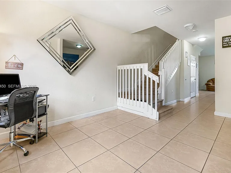 3065 SE 1st Dr #6 — Photo 2