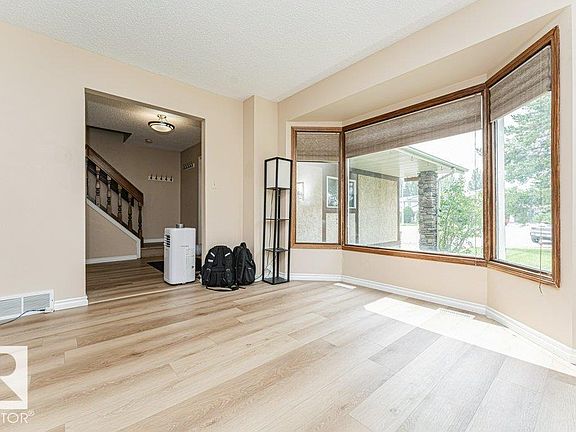 3rd image of 3909 43rd Ave