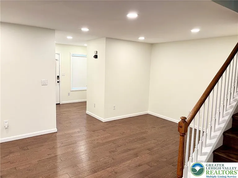 1319 Mohr Cir — Photo 7