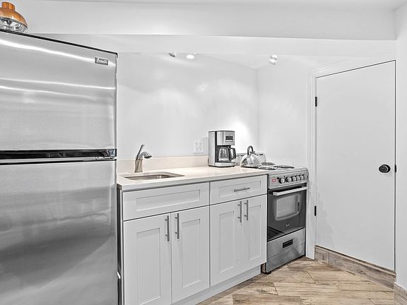 4th image of 42-12 Astoria Blvd S Floor 2